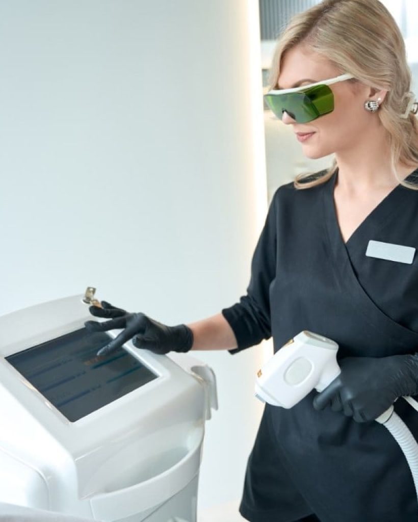 young-lady-undergoing-laser-hair-removal-course-fo-2023-03-31-02-35-46-utc (Groß) (1) (1)